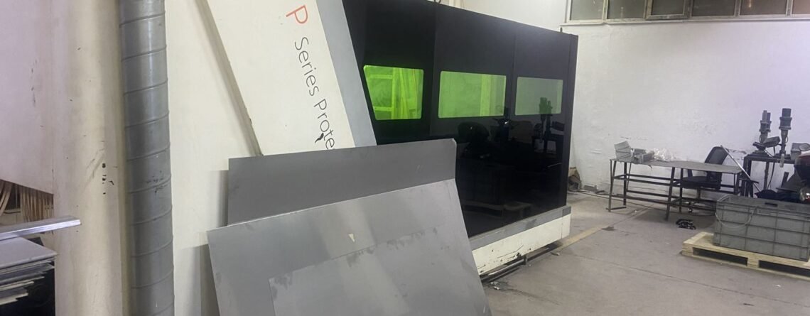 Özyıldızlar Çelik atölyesindeki 12 kW fiber lazer kesim makinesi, Tuzla