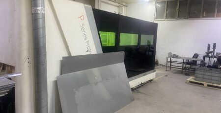 Özyıldızlar Çelik atölyesindeki 12 kW fiber lazer kesim makinesi, Tuzla
